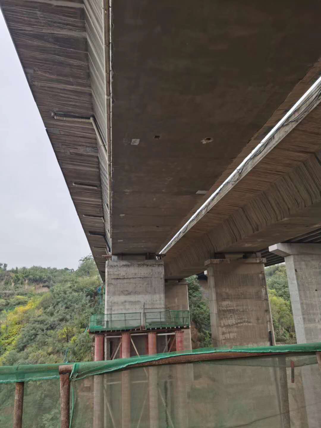 观山湖桥梁加固前制定可行设计方案图并用对施工方法
